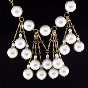 vintage Hobe swing faux pearls goldtone chain necklace