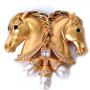 elizabeth taylor hearts double head horse brooch